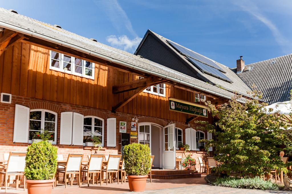 Meyers Hofcafe Hotel Isenbüttel Eksteriør billede